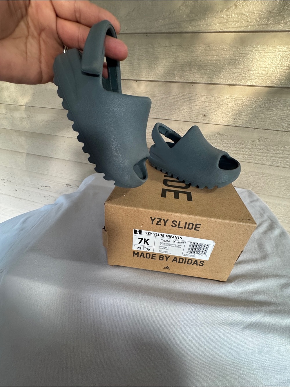 Yeezy Slides Infant 7K in box Gray